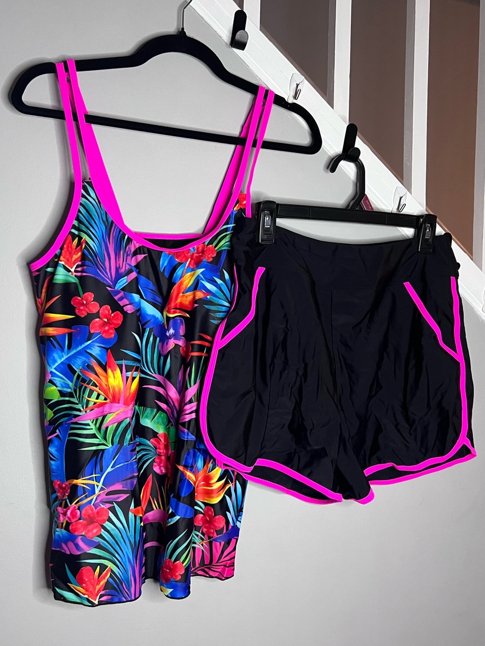 0062: Tropical Floral Tankini Top with Neon Trim with Two Pockets Boy Shorts - Picture 6 of 16